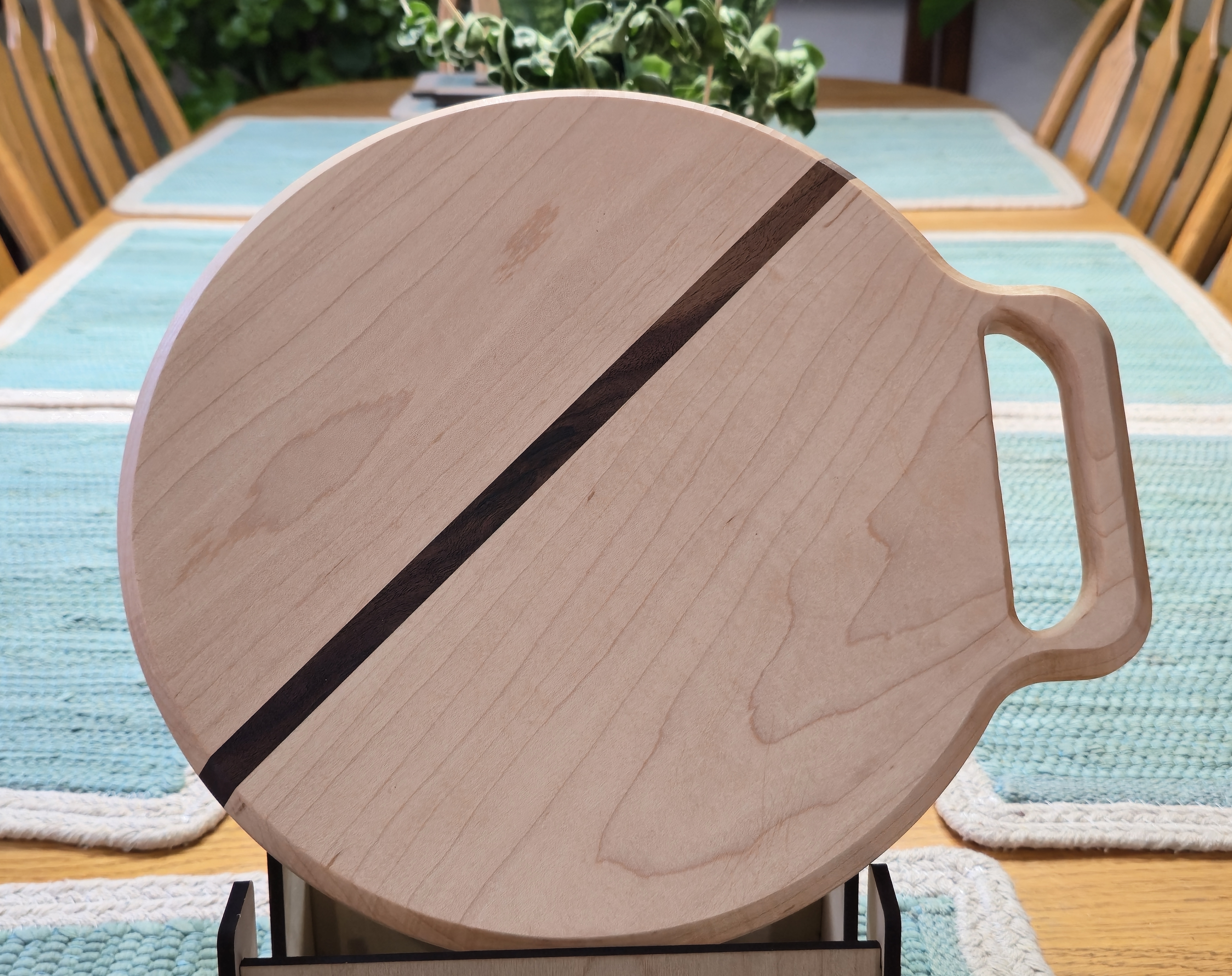 Round cutting board